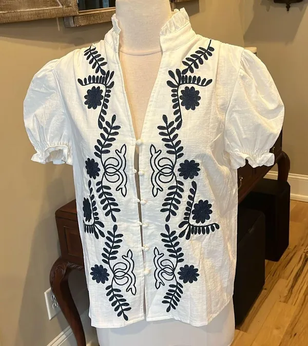 Embroidered Cotton Off White Ruffle Neck Short Sleeve Blouse New - Image 2
