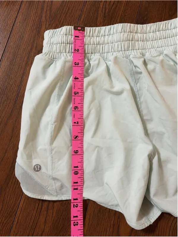 Women's Lululemon Athletic Shorts Size 4 Light Green - Image 11