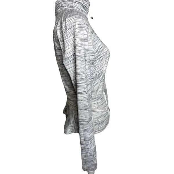 Lululemon Peplum Back Light Jacket Size 6 Gray - Image 4