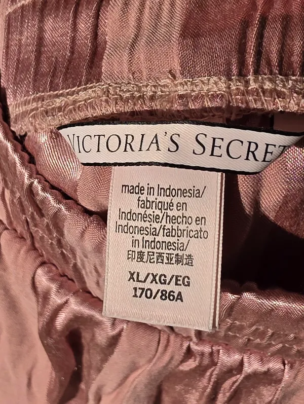 Mix Match Victoria's Secret And Juicy PJs L/XL - Image 9