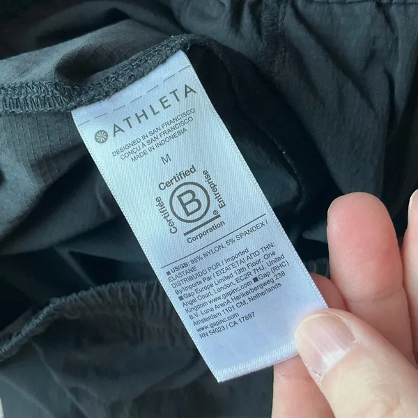 NWT Athleta Trekkie North Short Medium Black - Image 6
