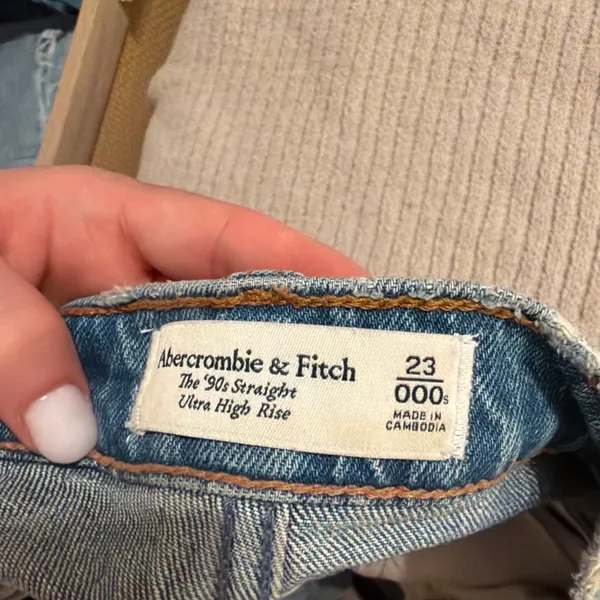 Abercrombie High-Rise Jeans - Image 3