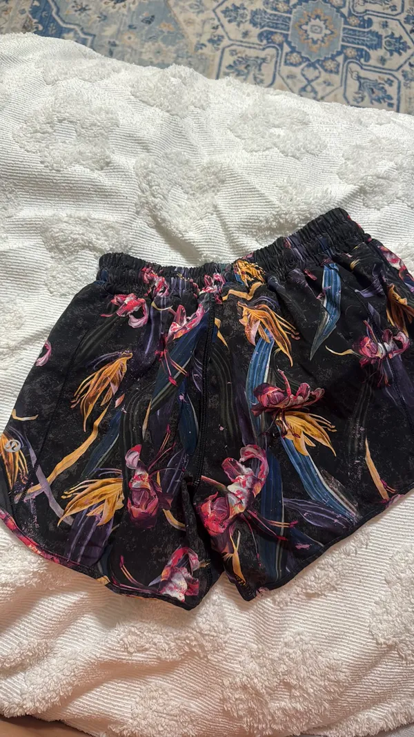 Lululemon Hotty Hot Shorts - Image 3