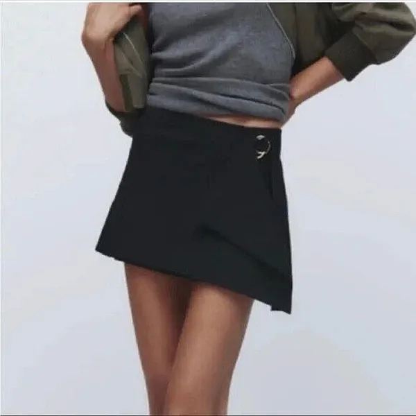 Zara Women's Black High Waisted Casual Buckle Zip Mini Shorts Skort Skirt Size S - Image 4