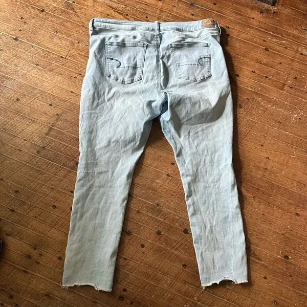 American Eagle light wash distressed normcore 20 crop jeggings - Image 4
