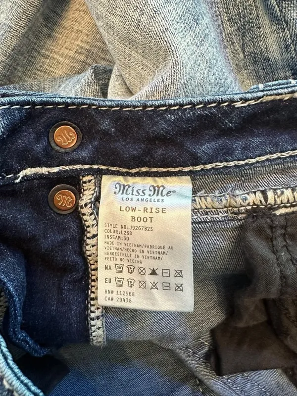 Miss Me Low Rise Boot Embroidered Back Pocket Blingy Jeans Size 27 Medium Wash - Image 7