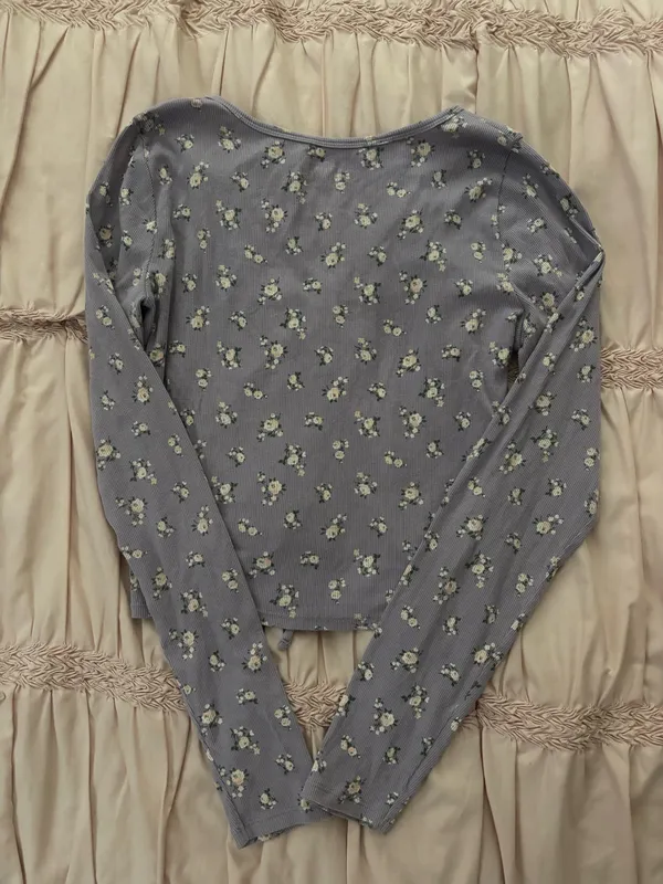 Hollister Purple Long Sleeve Floral Top - Image 2