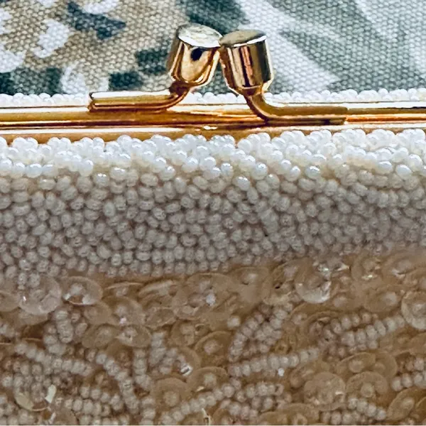 VTG Designer LaRegale Ivory Beaded Purse w/ Silk Interior Lining & Gold Strap - Image 11