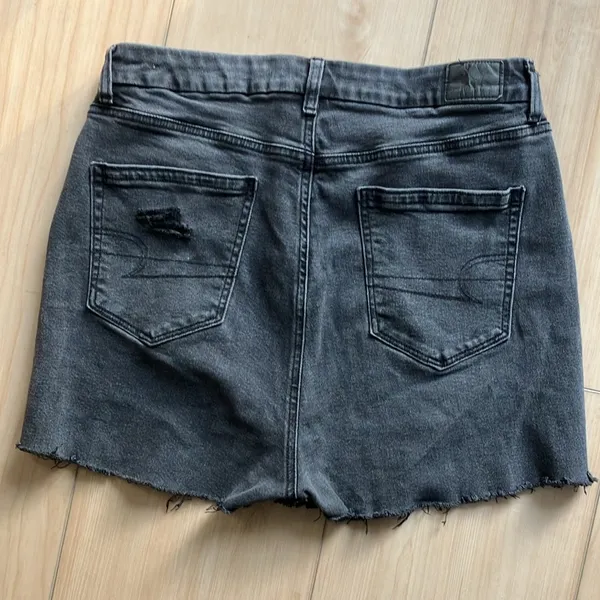 American eagle black ripped jean shorts size 12 - Image 4
