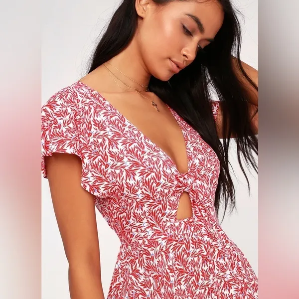 Lulus Dondi Print Tie-Front Short Sleeve Romper in Red and‎ White Size Small - Image 2