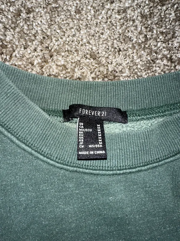 Forever 21 Crew Sweatshirt - Image 3