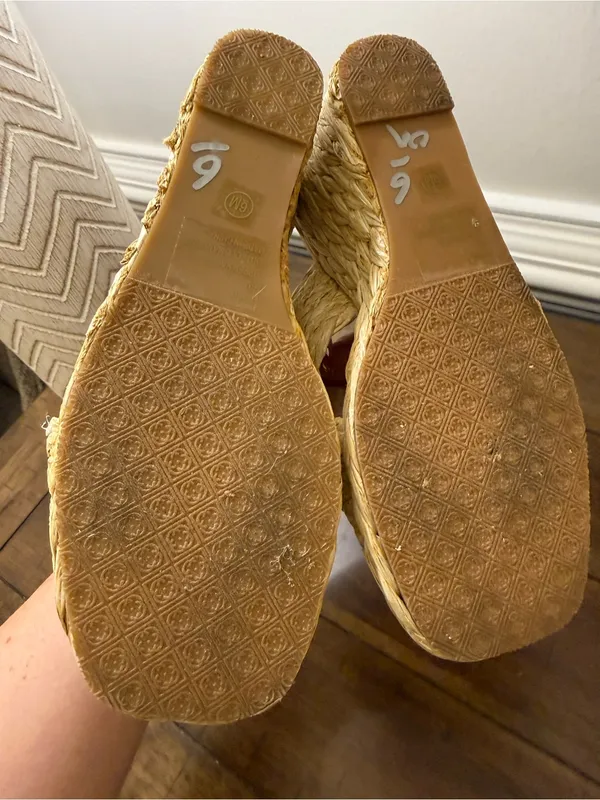 Beach by Matisse Raffia Crisscross Wedge Sandals size 6 - Image 7