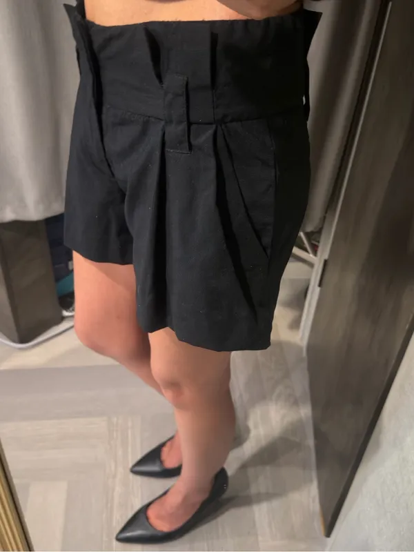 Alice + Olivia Pleated Dress Shorts in Black Size 4 - Image 5