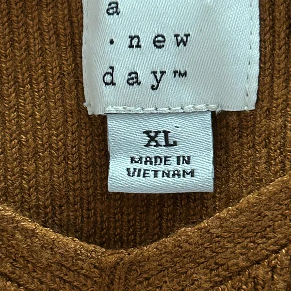 a new day Women's Brown V-Neck Cropped Tank Top Viscose mix Sz XL. Runs smaller - Image 2