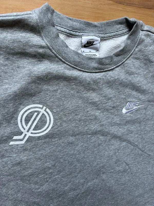 Nike Gray woman’s Crewneck - Image 3