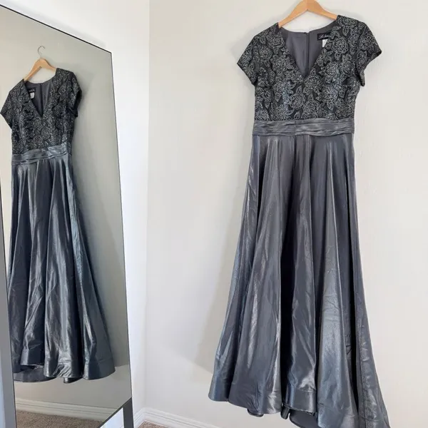 La Femme 26447 Two Tone Satin A-Line V-Neck Gown Platinum Silver Gray - Image 2