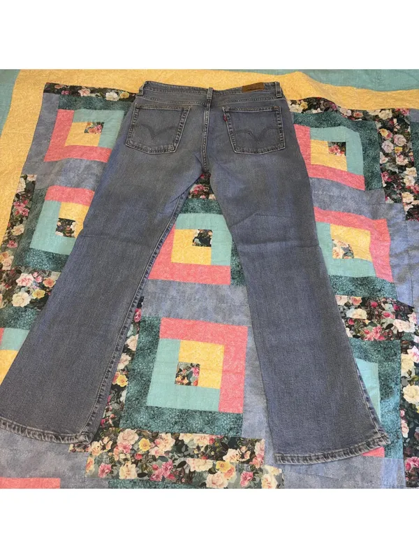 Levi's 518 Superlow Boot Cut Woman’s 11S JR Jeans Denim Levi Pants Light Wash - Image 4