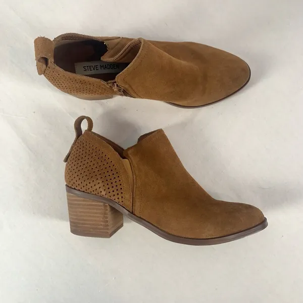 Steve Madden‎ Ruebey Suede Perforated Bootie in Chestnut Brown Size 9 - Image 2