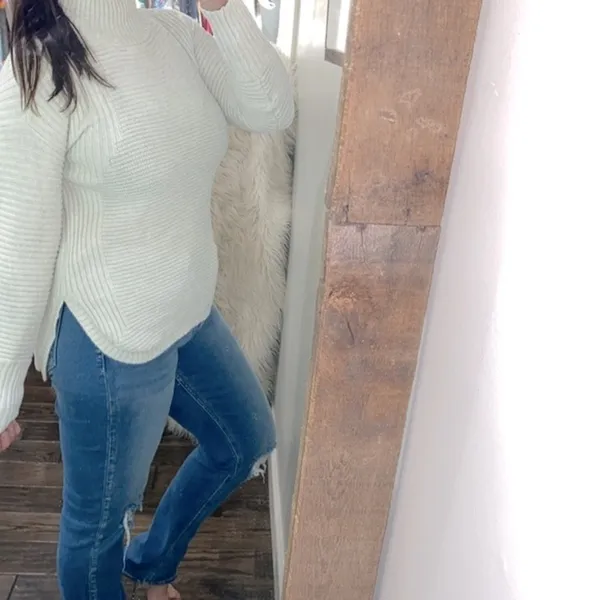 Akini knit sweater size medium - Image 2