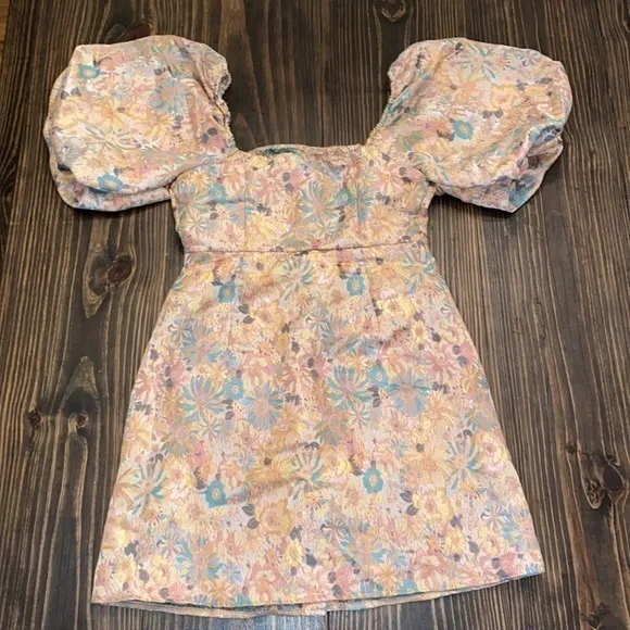 SheIn Floral dress with puffy arms- Size‎ medium - Image 3