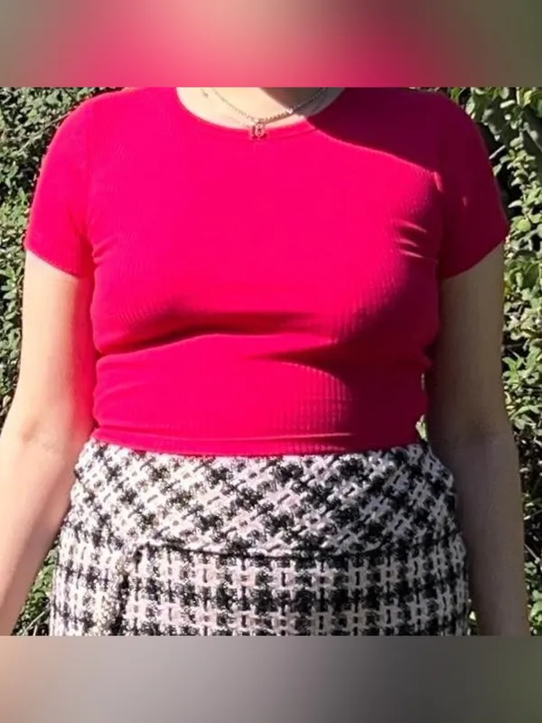 Hot pink Uniqlo ribbed tee. - Image 2