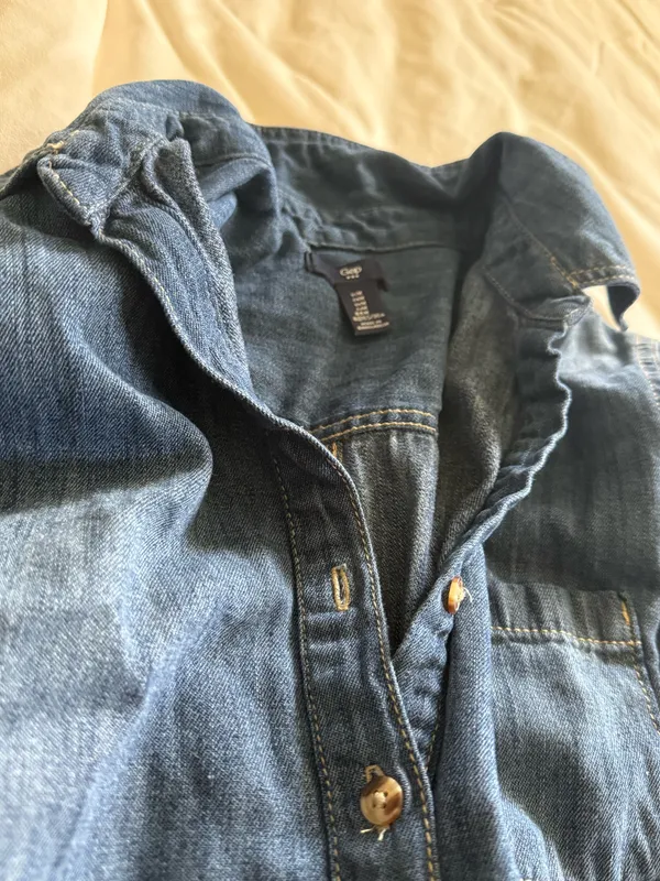 Gap blue denim dress with pockets and button up front. Size M #denim #dress - Image 3