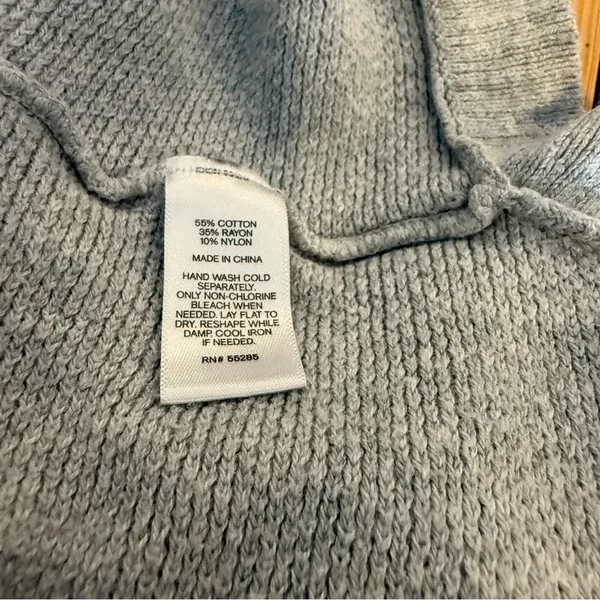 Express Gray V Neck Back Zip Tunic Sweater Women’s Large - Image 5