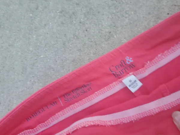 croft & barrow Pink Mini Skirt With Build Im Shorts Suoer Stretchy Size 10 - Image 2