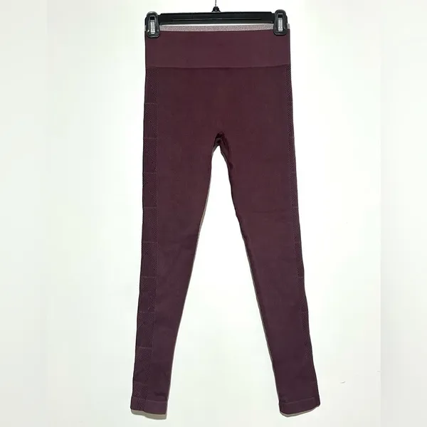 NWOT Vuori‎ Helix Seamless Legging in a burgundy color Small - Image 4