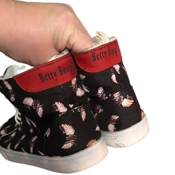 Betty boop SNEAKERS size 9 fashion high top Retro Quirky Graphic - Image 3
