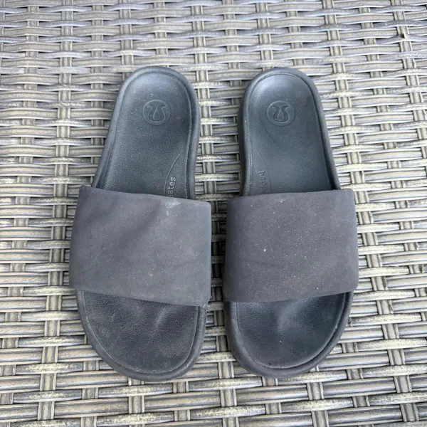 Lululemon Restfeel Slide Black Graphite Grey Womens 9 Athletic Sandals - Image 2