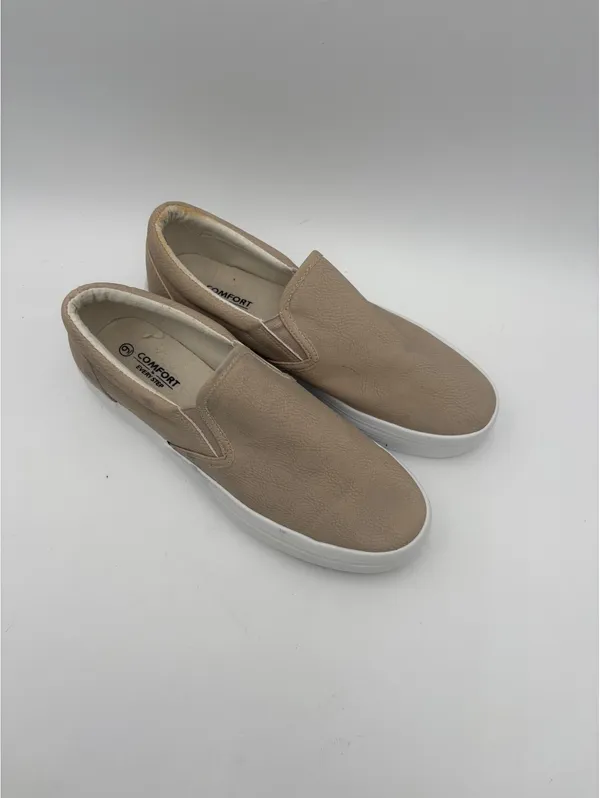 Comfort Every Step Womans 9 Slip-On Casual Shoes in Beige with White Sole - Image 2