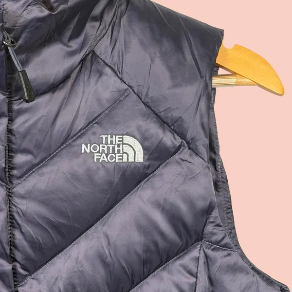 The North Face Women's Small Purple 550 Down Chevron Quilted Vest Pink Lining - Image 10