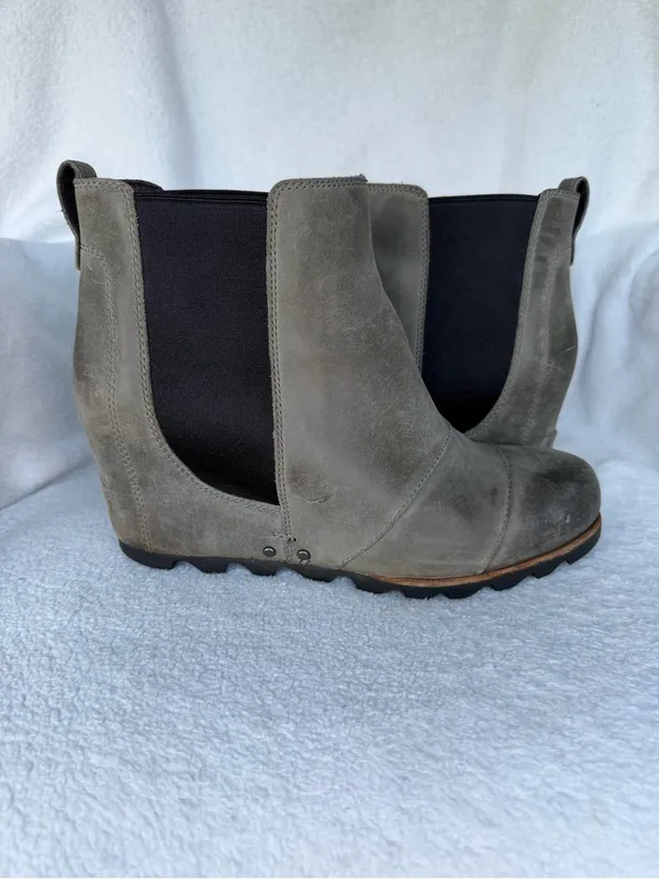 SOREL Joan of Arctic Lea Wedge Olive Green Leather Chelsea Booties Womens US 9 - Image 2