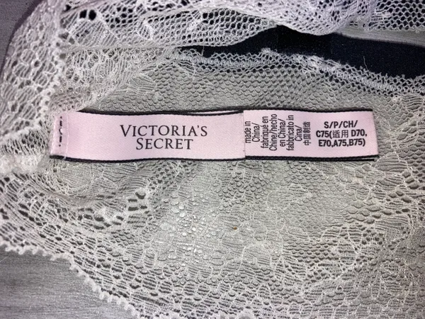 Victoria’s Secret White lace And Black Velvet Bralette - Image 10