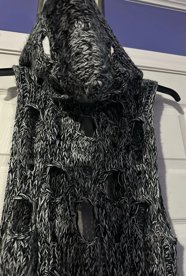 Love Culture Black & White Marled Knit cardigan is a size Large. - Image 5