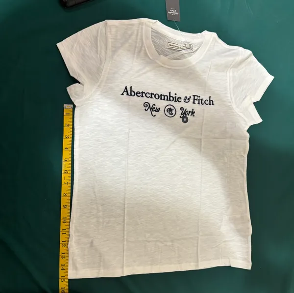 Abercrombie Women’s Cream Tee - Image 4