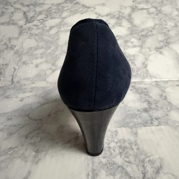 Re-Mix Vintage Footwear Cloche‎ T-straps in Navy Suede/Black Patent, Size 6 - Image 10