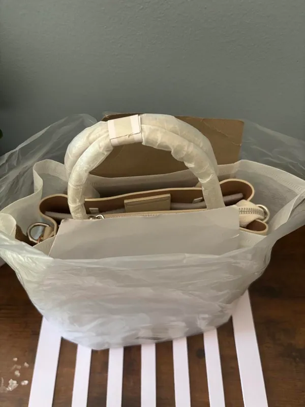 & Other Stories Cute Leather Tote Bag - Image 6