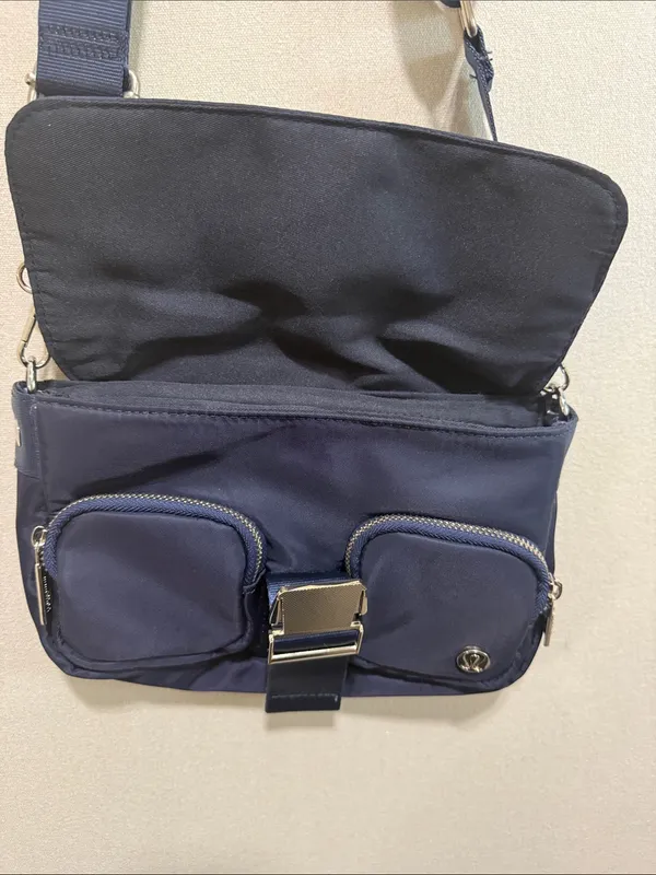 lululemon athletica 3L Navy Crossbody Bag with Silver Hardware - Image 11