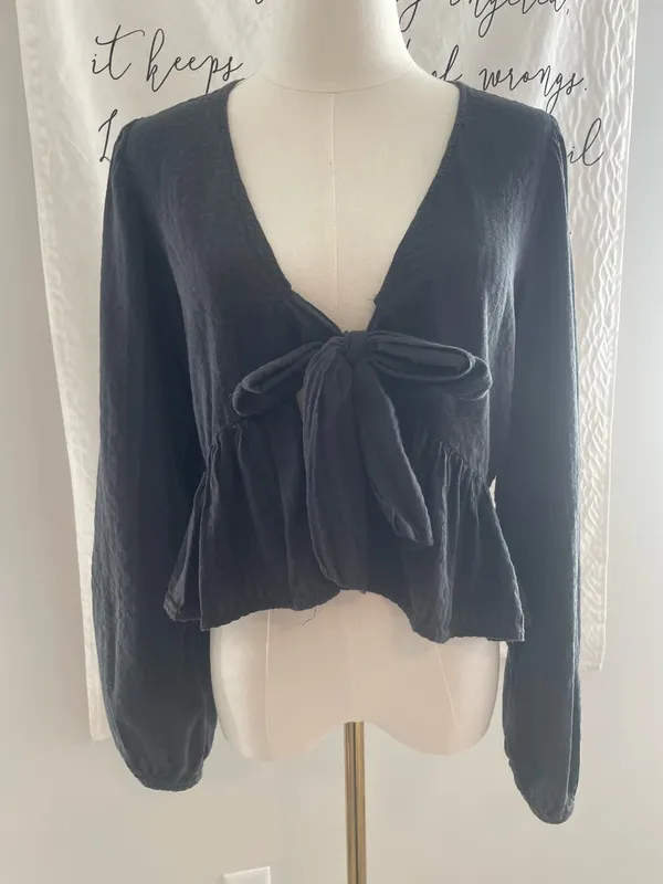 American Eagle Long Sleeve Tie-Front Blouse Size M - Image 5