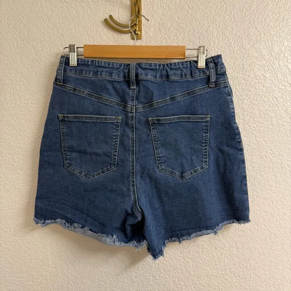 Arula stretchy denim dual colored shorts size 12 - Image 3