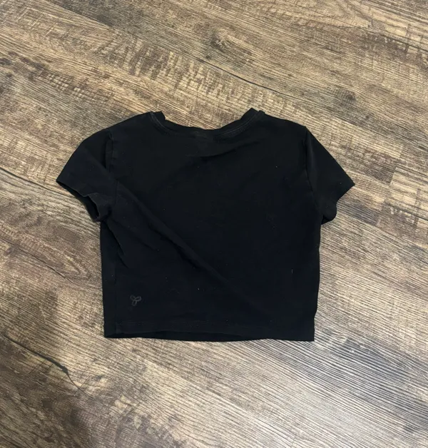 Aritzia tna chill ortiz cropped t-shirt in black - Image 4