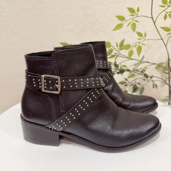 Kaanas Black Leather Albarloa Stud Criss Cross Ankle Bootie Size 6 Preowned - Image 5