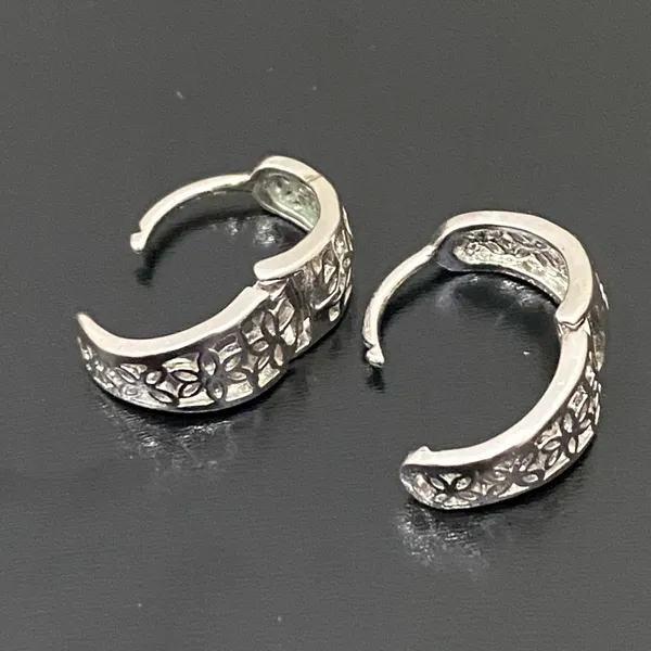 925 Signed Sterling Silver Flower Filigree Huggie Mini Hoop Earrings 3g. - Image 7