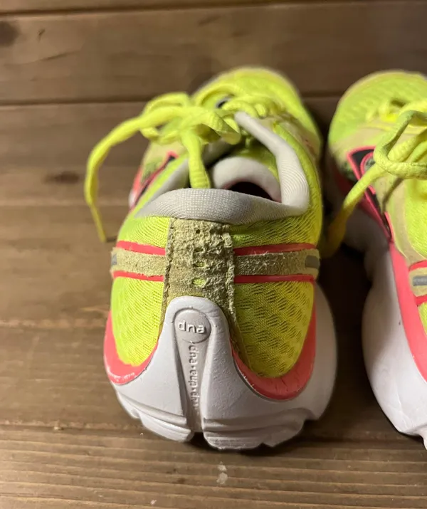 Brooks cadence neon yellow running shoes size 8 - Image 6