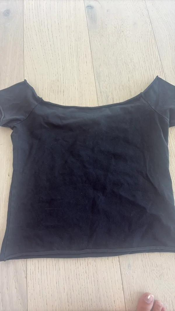 Brandy Melville Off-The-Shoulder Top - Image 4