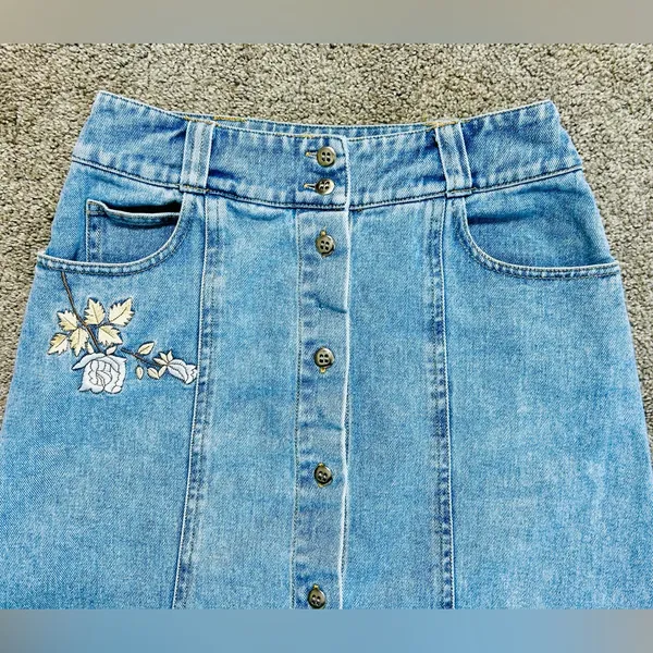 Vintage 90s Button-Front Denim Maxi Skirt with Floral Embroidery size 4 - Image 2