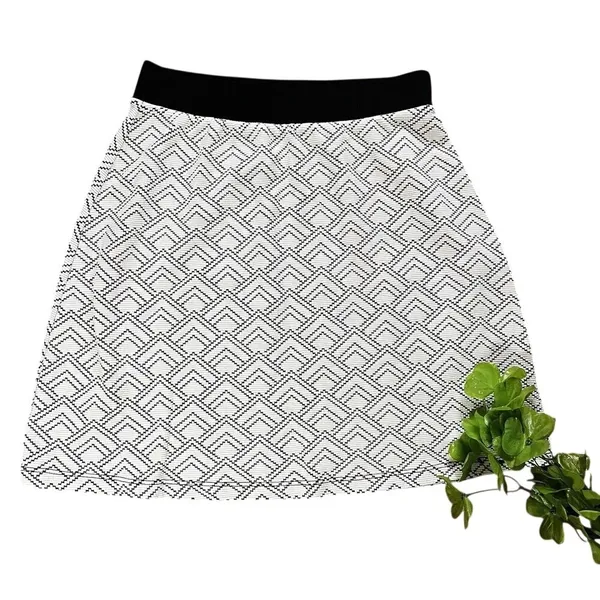 Gilli Kelsey Womens Sz M Petite Black cream Geometric Flared Mini Skirt Knit - Image 2