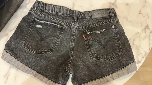 Levi’s girlfriend shorty shorts 14 reg black - Image 4